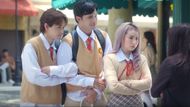 Aya meets Alys at the theme park (Image via Viva One)